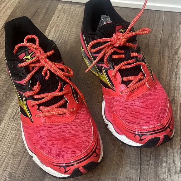 Mizuno Dynomotion Red & Yellow athletic Sneaker size 9.5 - Picture 3 of 13